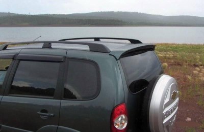 Спойлер КРОСС на Chevrolet Niva ВАЗ 2123