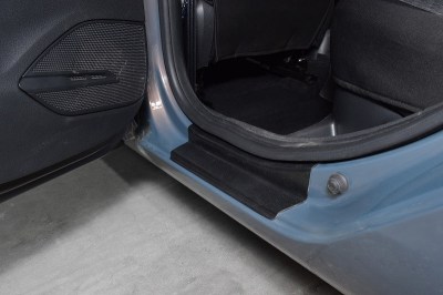 Защитные накладки в проем дверей РТ на LADA VESTA