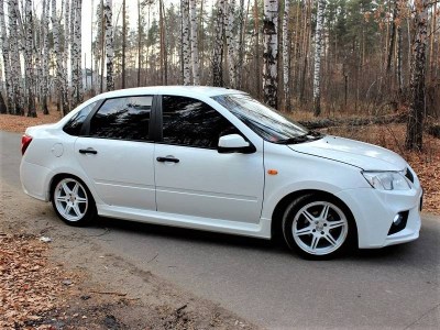 Накладки на пороги GTS на ЛАДА ГРАНТА 2190-2191