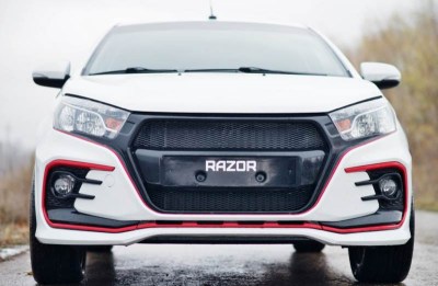 Передний бампер тюнинг "RAZOR” на ЛАДА ВЕСТА седан в цвет